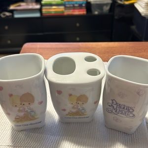 Vintage toothpaste holder and brush holder, and 2 cups.